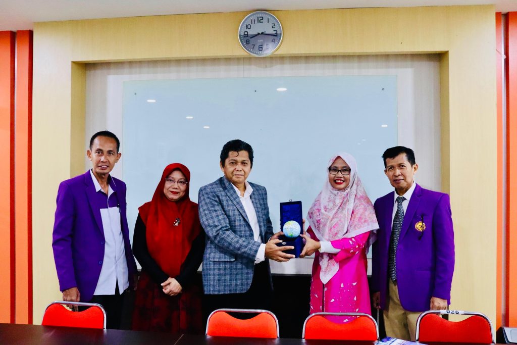 FIPH Unimua Jalin Kerja Sama MoA dengan Fakultas Bahasa dan Sastra Universitas Negeri Makassar